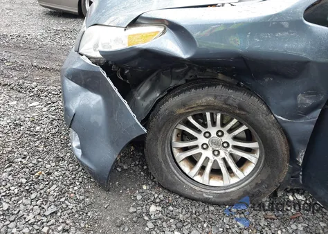 2017 Toyota Sienna Xle 8 Passenger from USA, damaged, VIN 5TDYZ3DC9HS797338